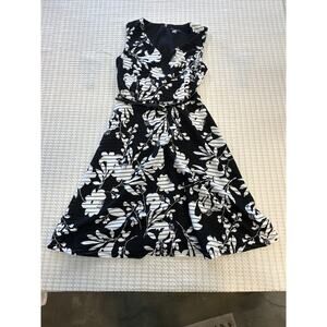 TOMMY HILFIGER Woman’s Floral Print Dress Size 6